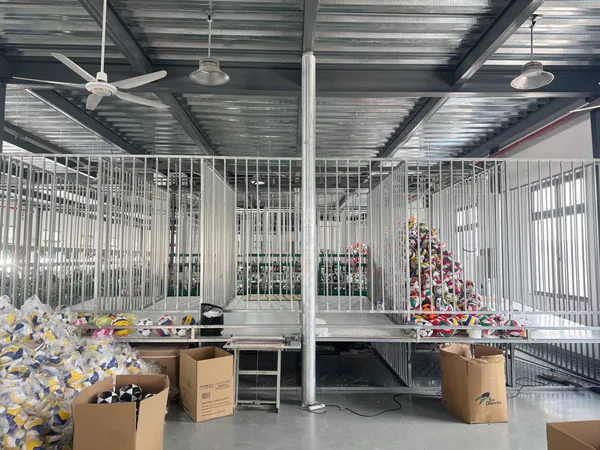 Air-retention holding racks