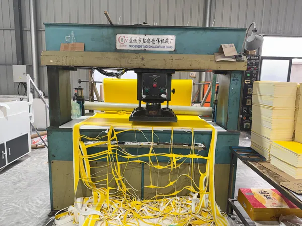 Hydraulic cutting press
