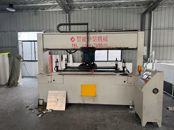 Material slitting machine